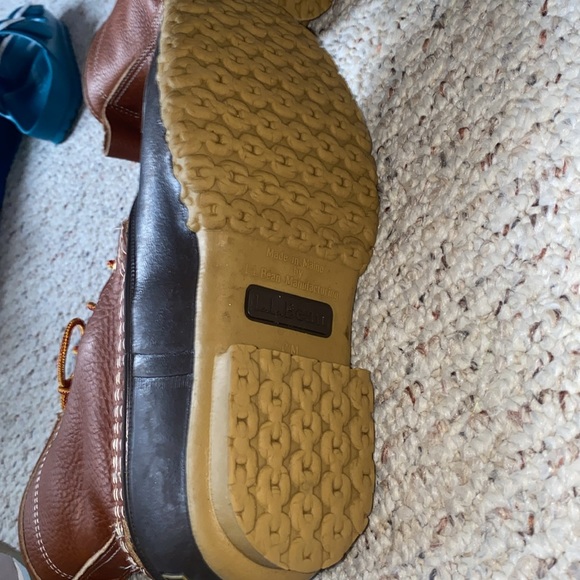 L.L. Bean Women's 8" Bean Boots, Tumbled-Leather Chamois-Lined Size 7 - Picture 9 of 15